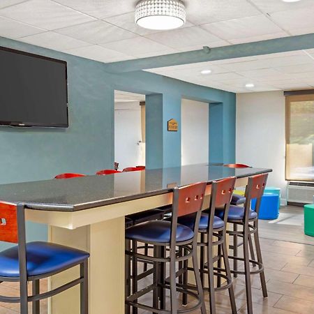 Hotel Clarion Pointe Research Triangle Park Durham Exterior foto