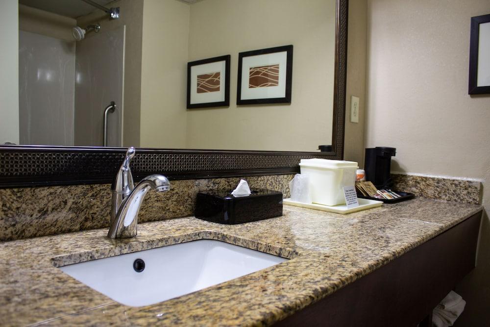 Hotel Clarion Pointe Research Triangle Park Durham Exterior foto