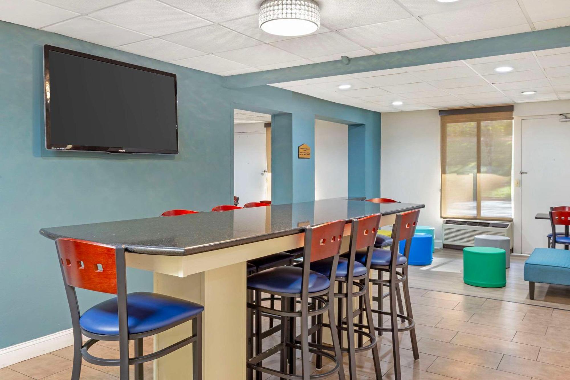 Hotel Clarion Pointe Research Triangle Park Durham Exterior foto
