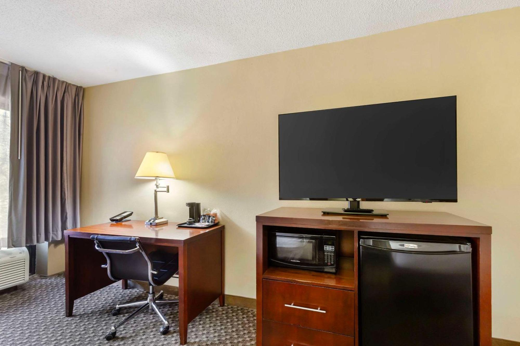 Hotel Clarion Pointe Research Triangle Park Durham Exterior foto