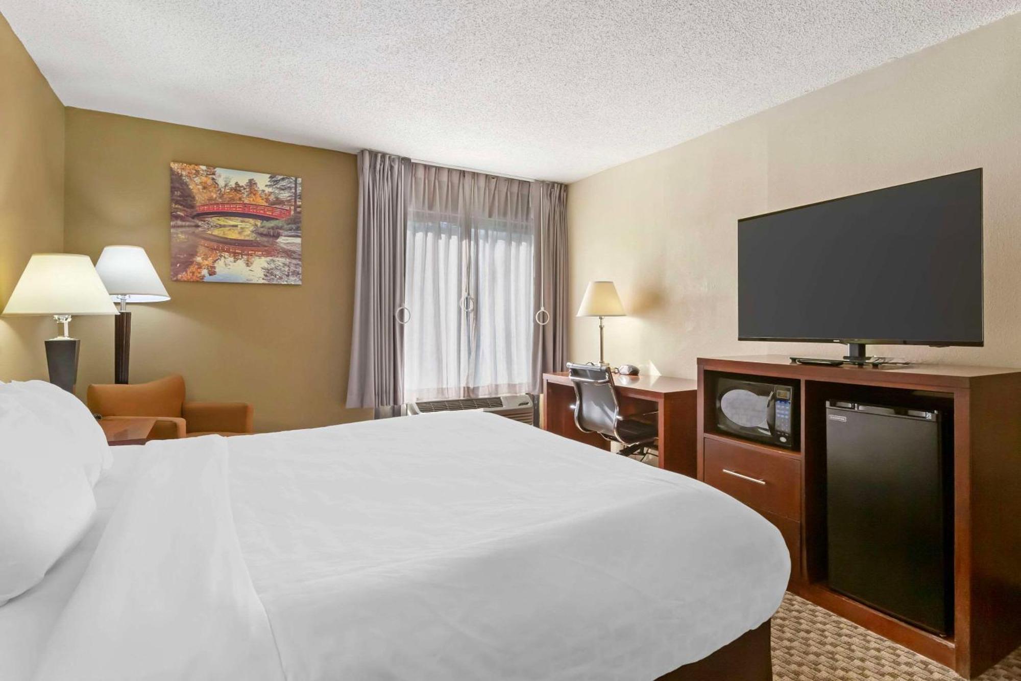 Hotel Clarion Pointe Research Triangle Park Durham Exterior foto
