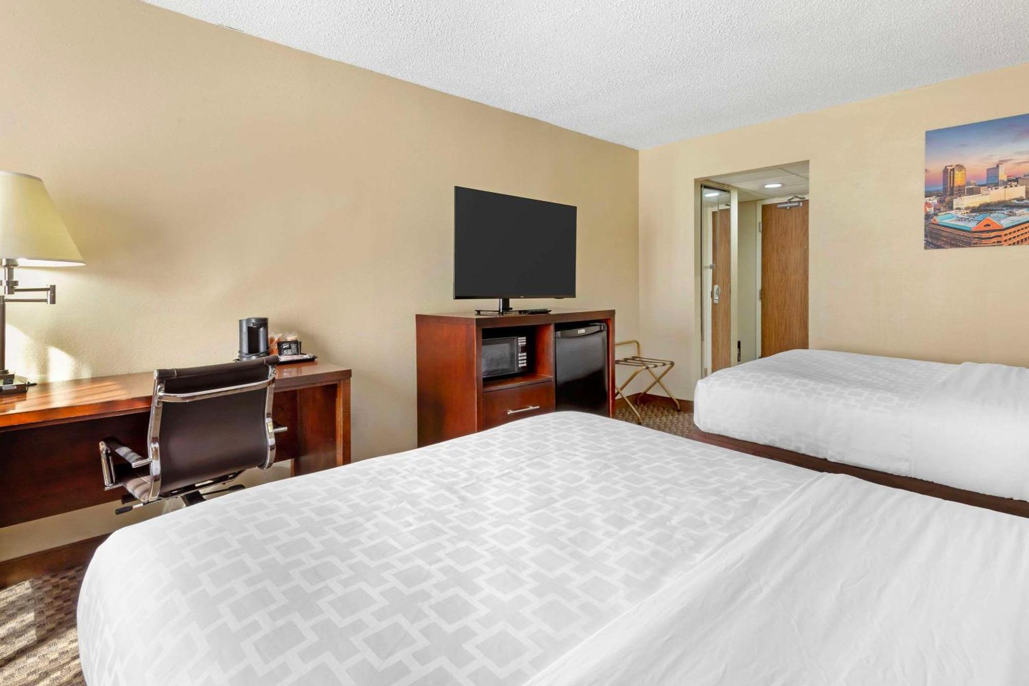 Hotel Clarion Pointe Research Triangle Park Durham Exterior foto