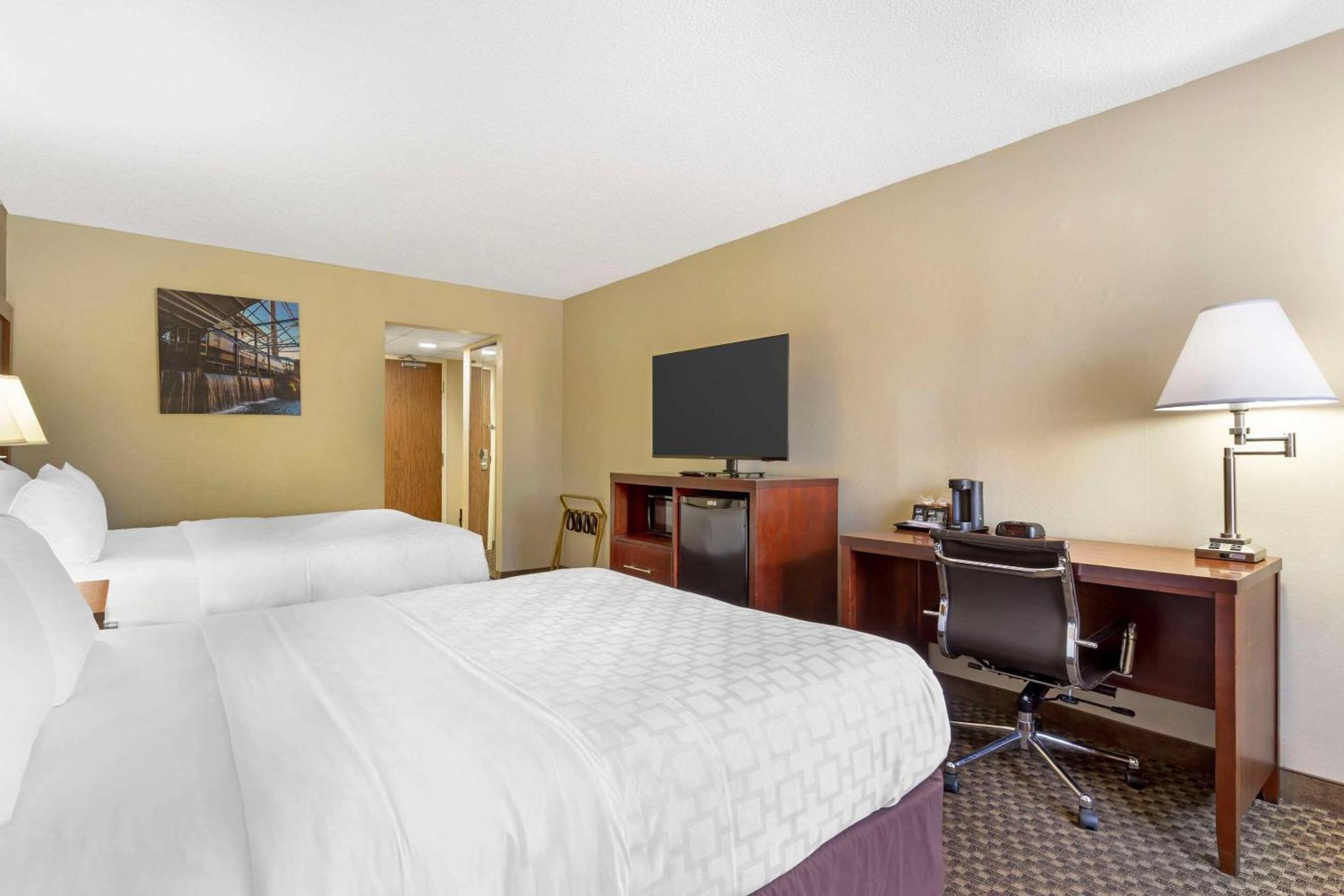 Hotel Clarion Pointe Research Triangle Park Durham Exterior foto