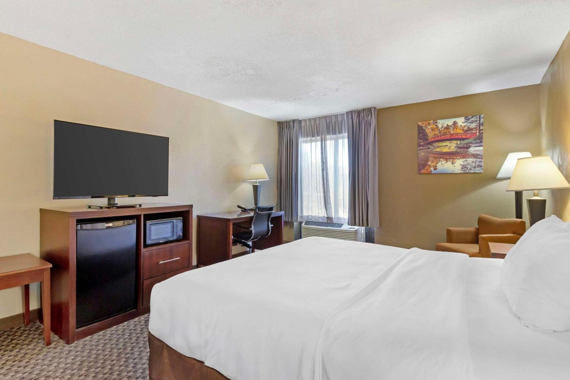 Hotel Clarion Pointe Research Triangle Park Durham Exterior foto
