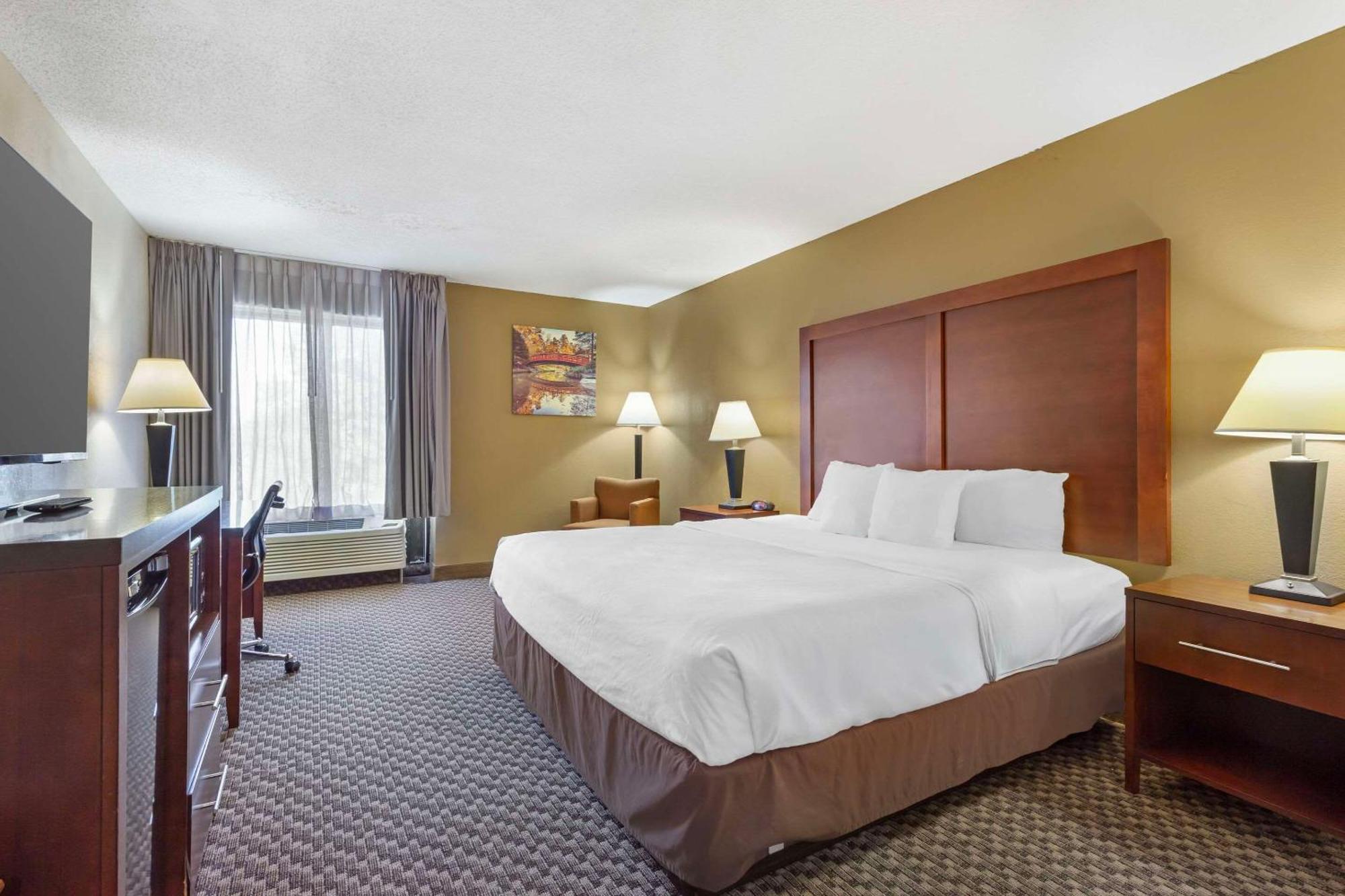 Hotel Clarion Pointe Research Triangle Park Durham Exterior foto