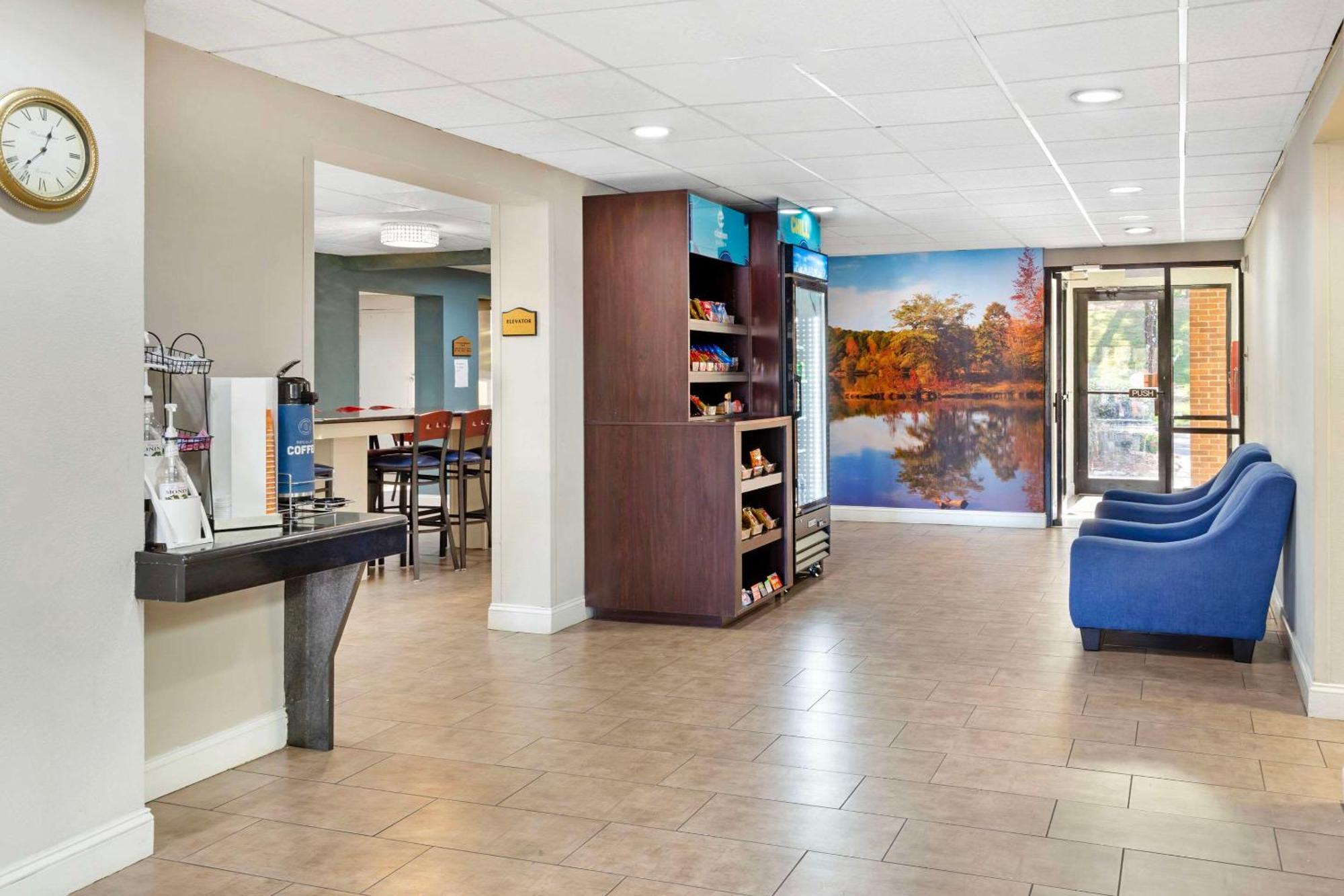 Hotel Clarion Pointe Research Triangle Park Durham Exterior foto