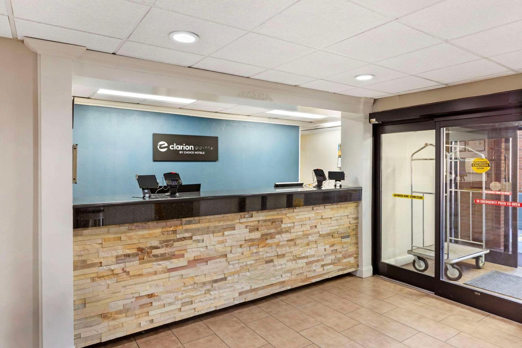 Hotel Clarion Pointe Research Triangle Park Durham Exterior foto